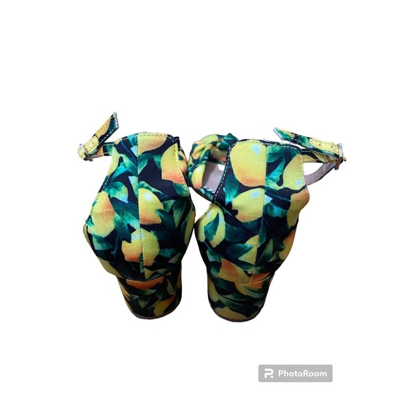 Betsey Johnson Lemon Printed Block Heals Sz.6.5 - Picture 4 of 8